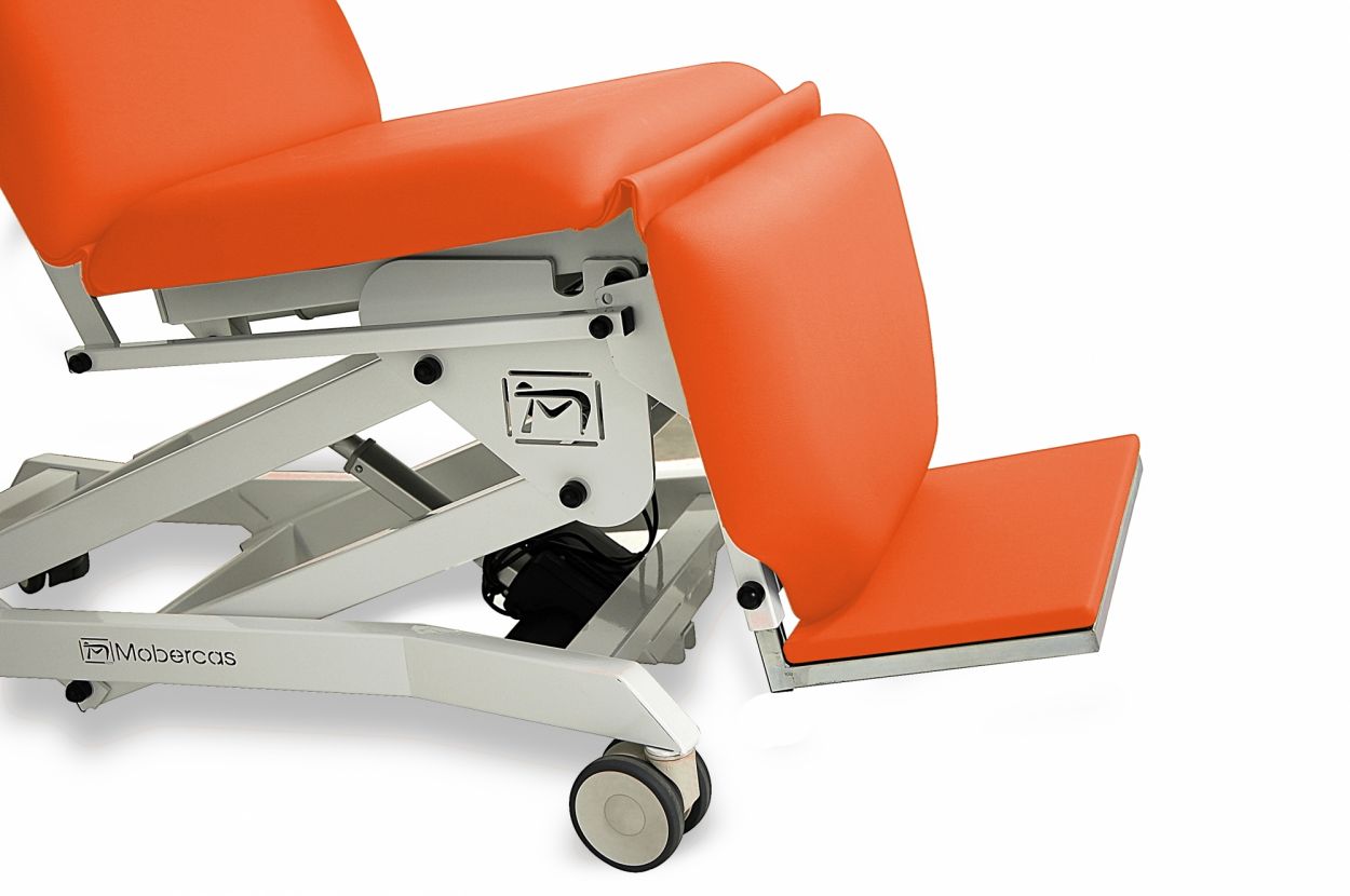 SE-2340-BR Couch for hemodialysis and chemotherapy with 3 motors and wheels. 2