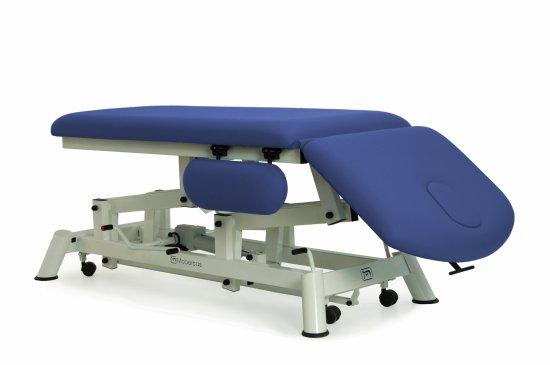 CH-2120-ABR Hydraulic couch of 2 sections with folding backrest, flat armrests and wheels.